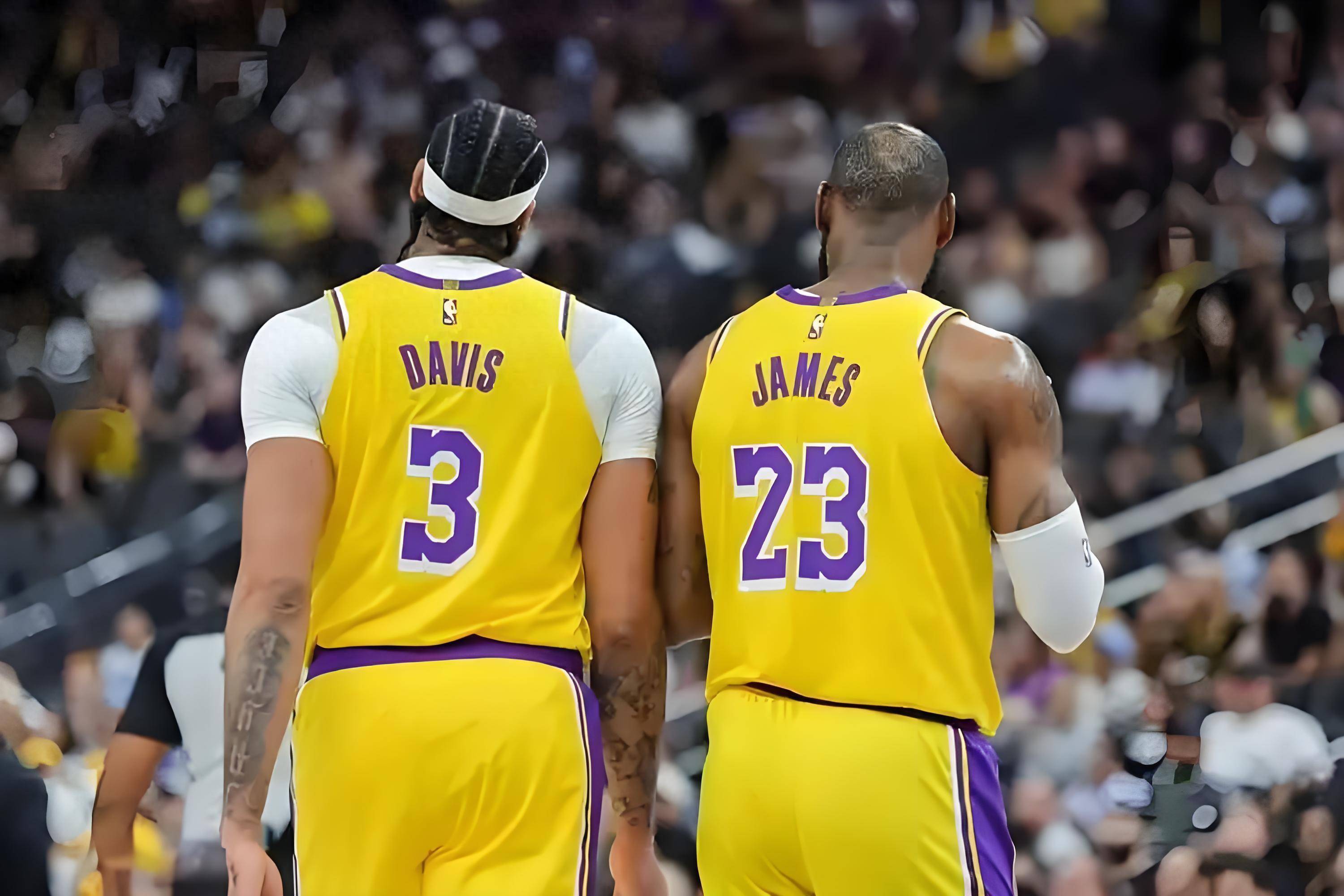 米兰体育馆-湖人险胜老鹰，詹皇保持高效