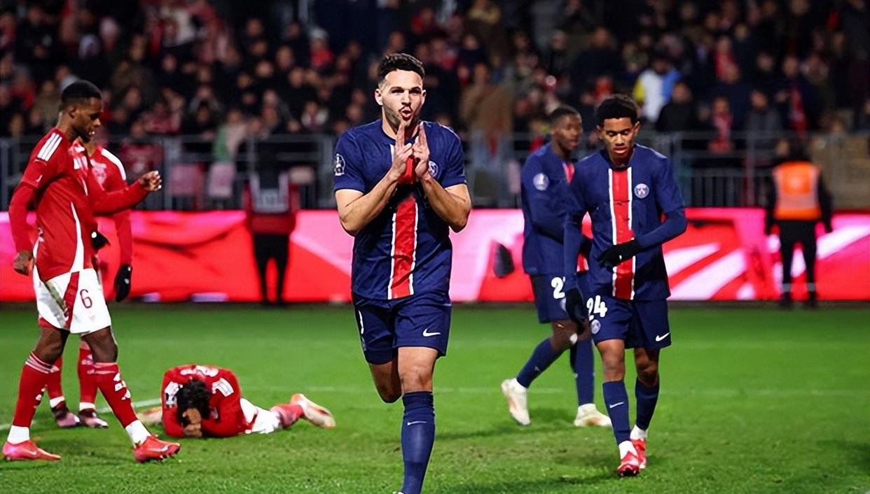 米兰体育官方-巴黎圣日耳曼主场力克昂热，法甲联赛强势加冕的简单介绍