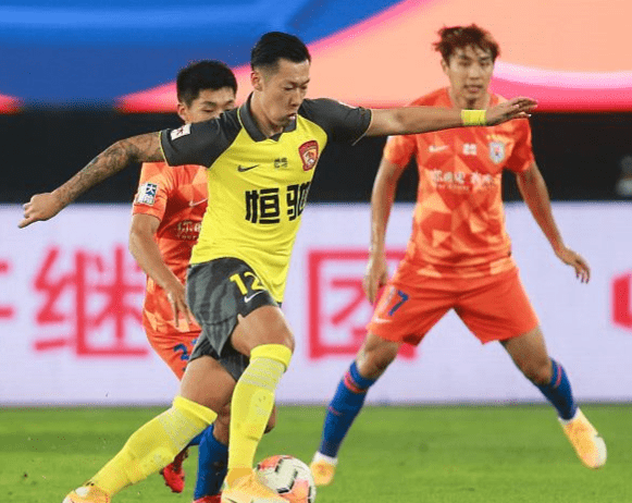 里昂中场技术出色，切入、传球皆具威胁性的简单介绍