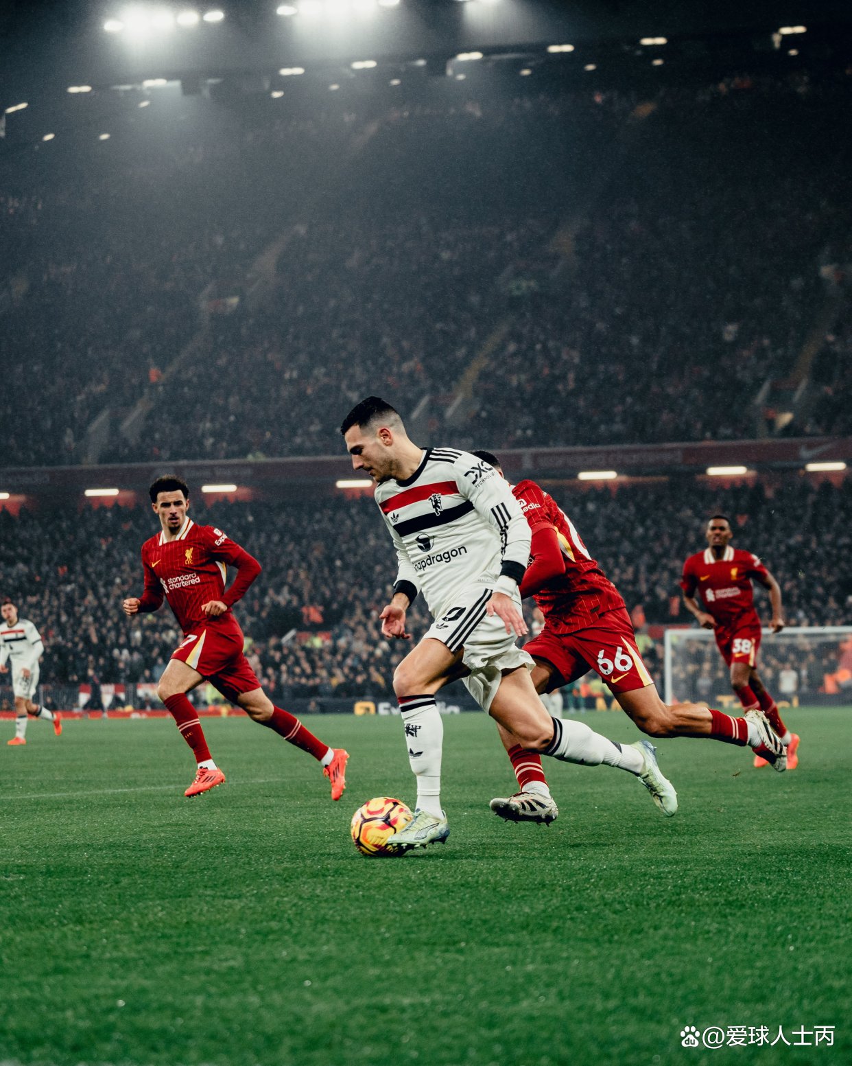 米兰体育网站入口-包含利物浦胜曼联，豪取三分领跑英超榜首！的词条